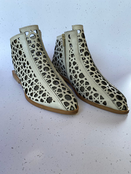 ARABESQUE - High Quality Leather, cream Shoe, Handmade