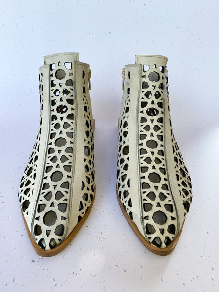 ARABESQUE - High Quality Leather, cream Shoe, Handmade